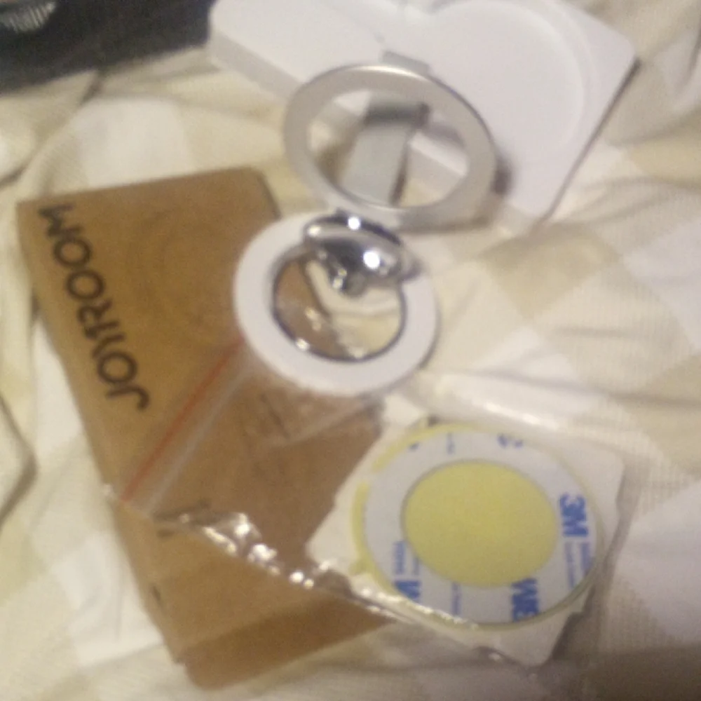 NIB! Silver Magnetic Phone Ring Holder